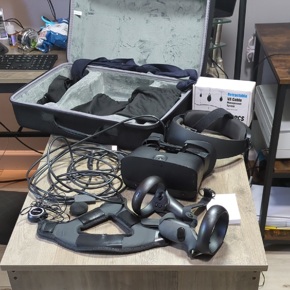 VR Headset Version 1 Oculus Rift S With Cables, Cable Management, And Other!!
